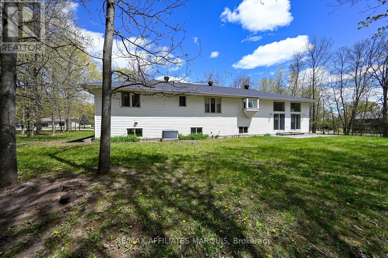 4 SOUTH POINT DRIVE - 47