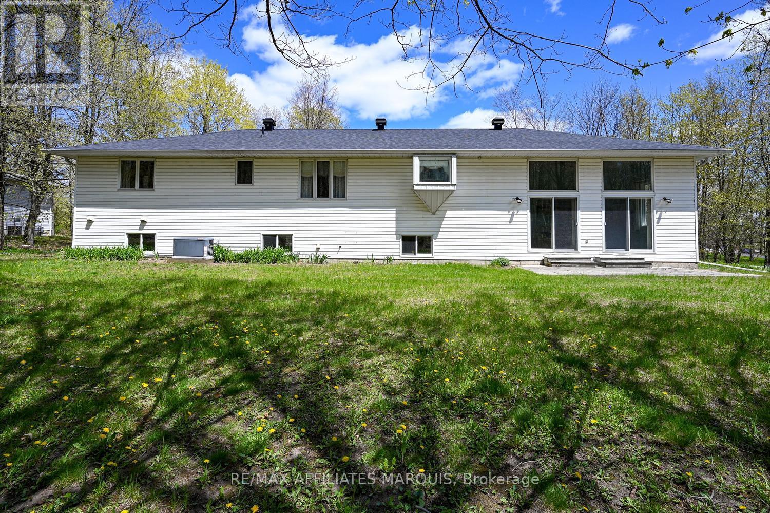 4 SOUTH POINT DRIVE - 46