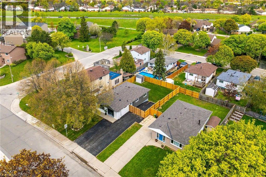 257 QUEEN VICTORIA Drive - 2