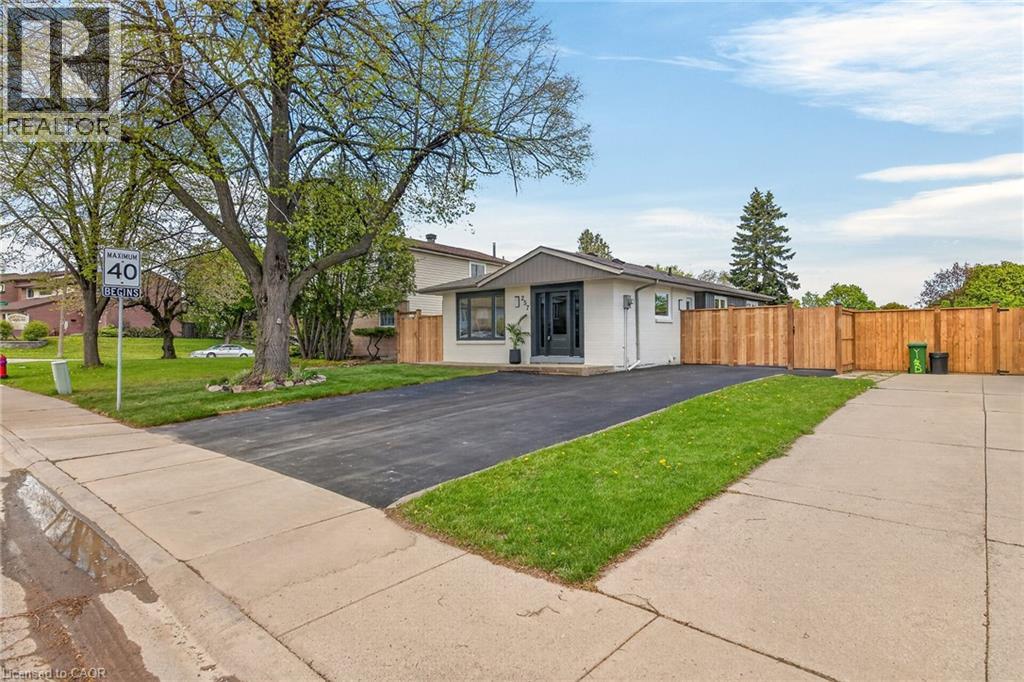 257 QUEEN VICTORIA Drive - 3