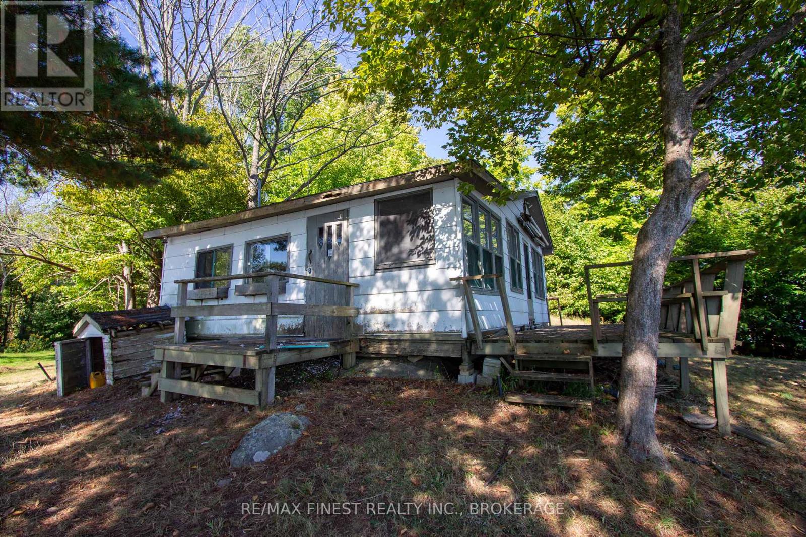 4049 HIAWATHA LANE - 23