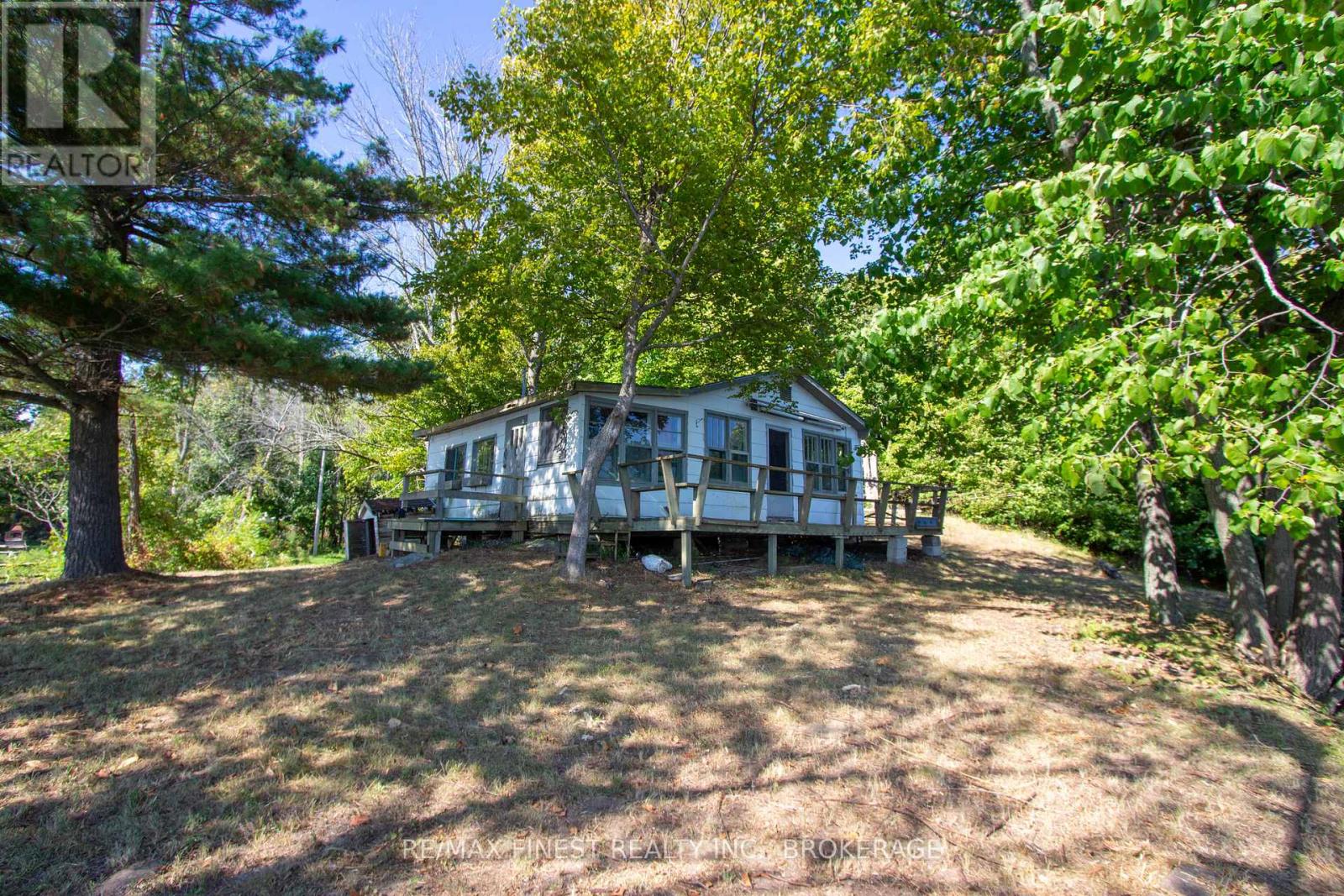 4049 HIAWATHA LANE - 3