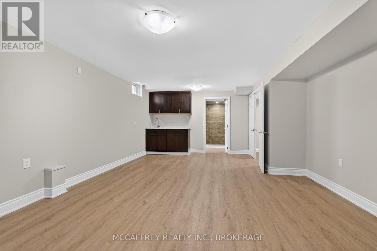 25 KANVERS WAY - 32