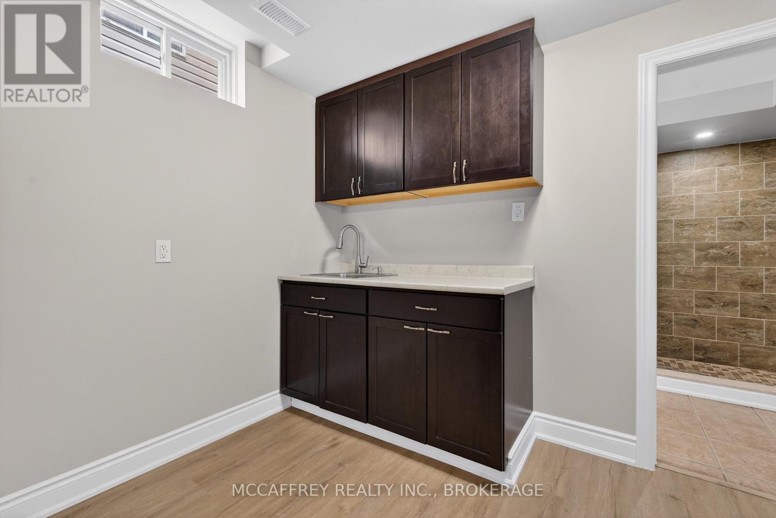 25 KANVERS WAY - 33