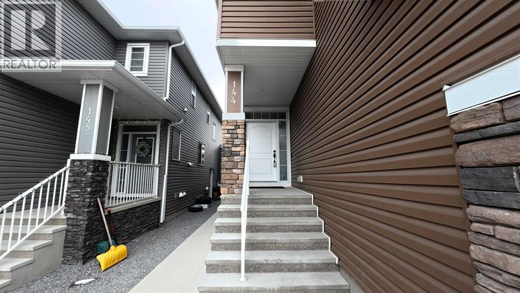 144 RED EMBERS Square NE - 4