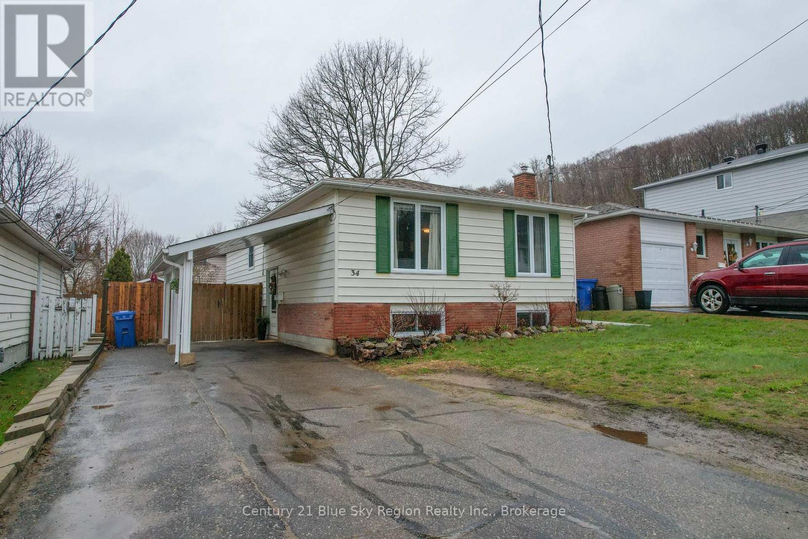 34 BELLEVIEW CRESCENT - 1