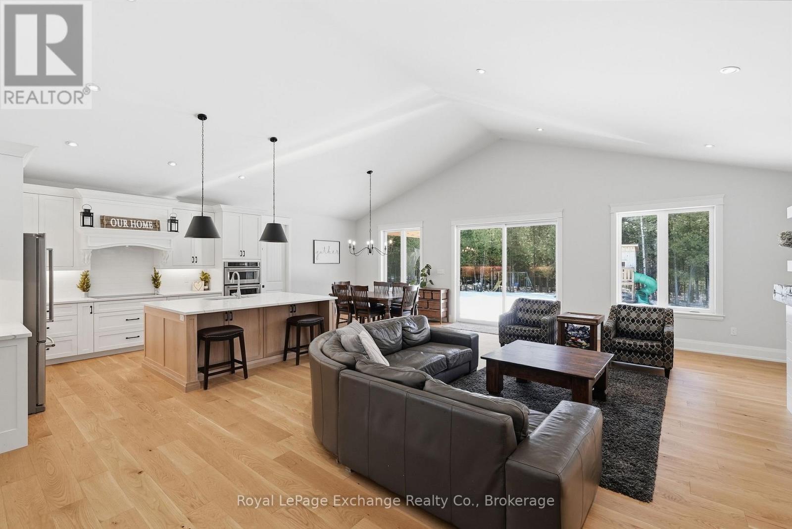 185 LOUISE CREEK CRESCENT - 25