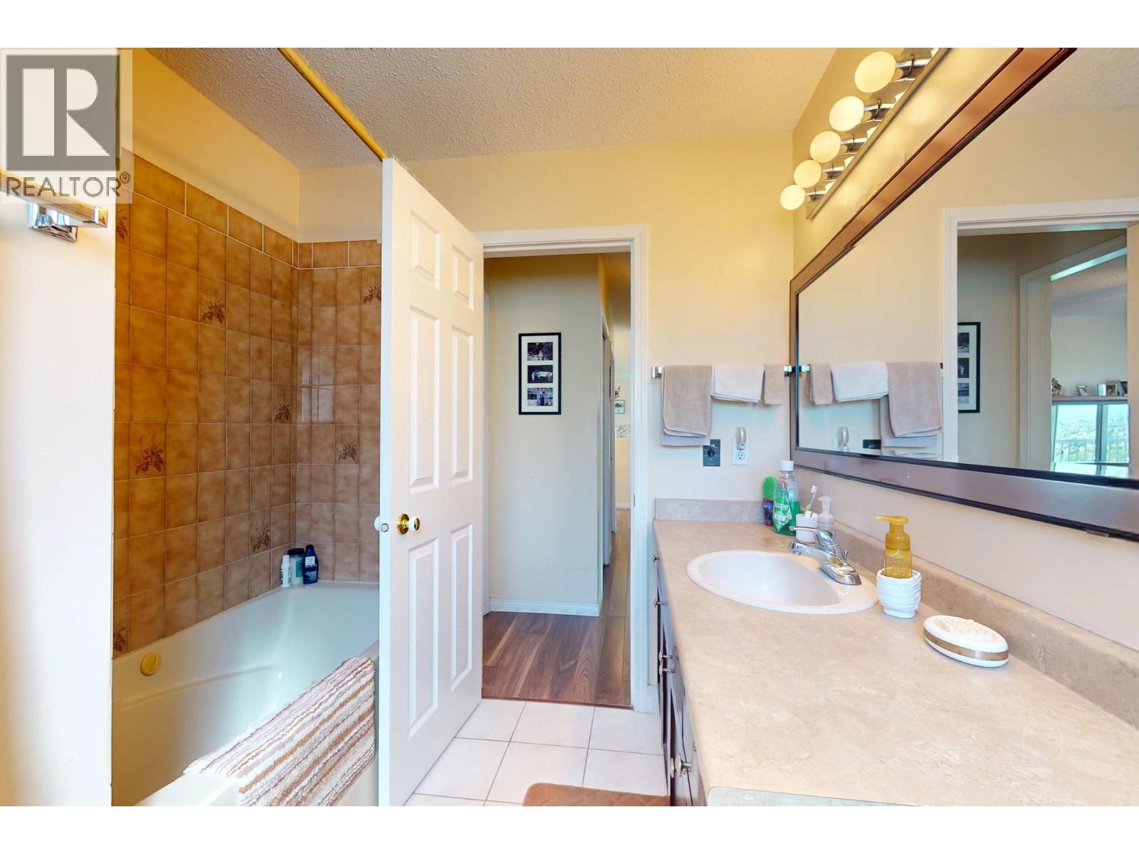 460 El Camino Road - 22