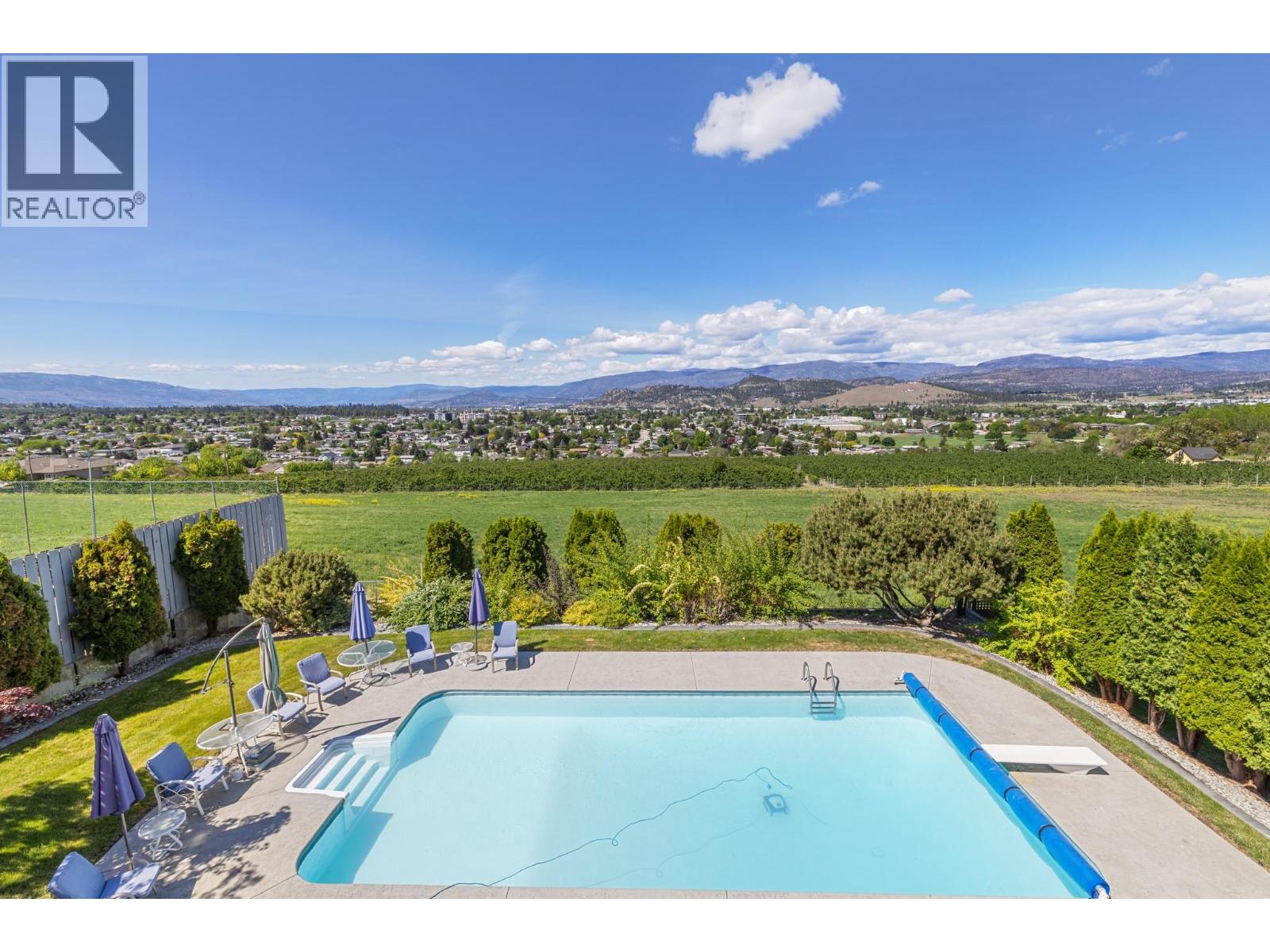 460 El Camino Road - 41