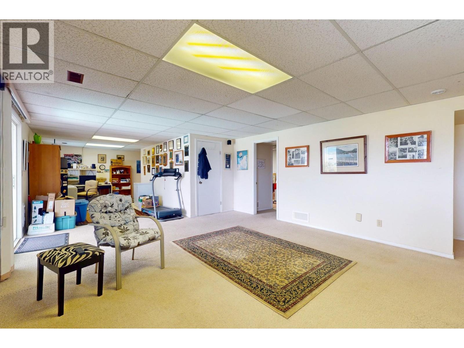 460 El Camino Road - 25