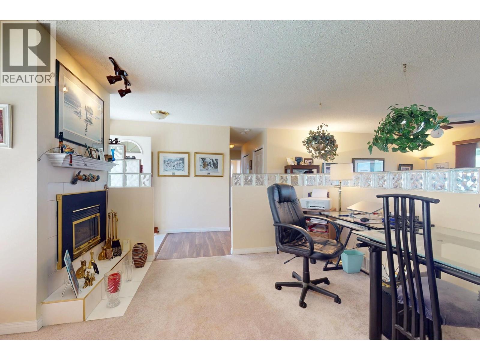 460 El Camino Road - 12