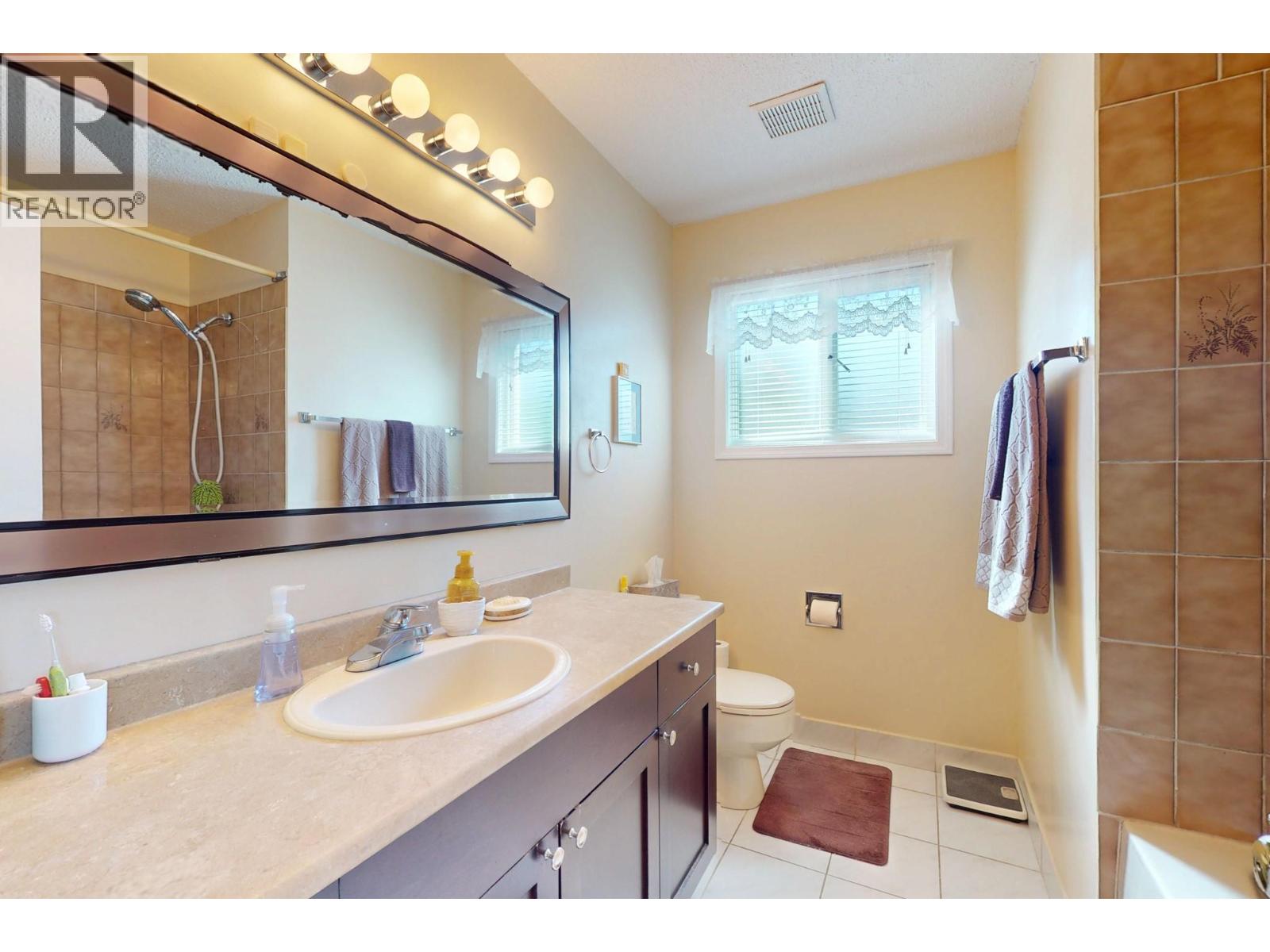 460 El Camino Road - 23