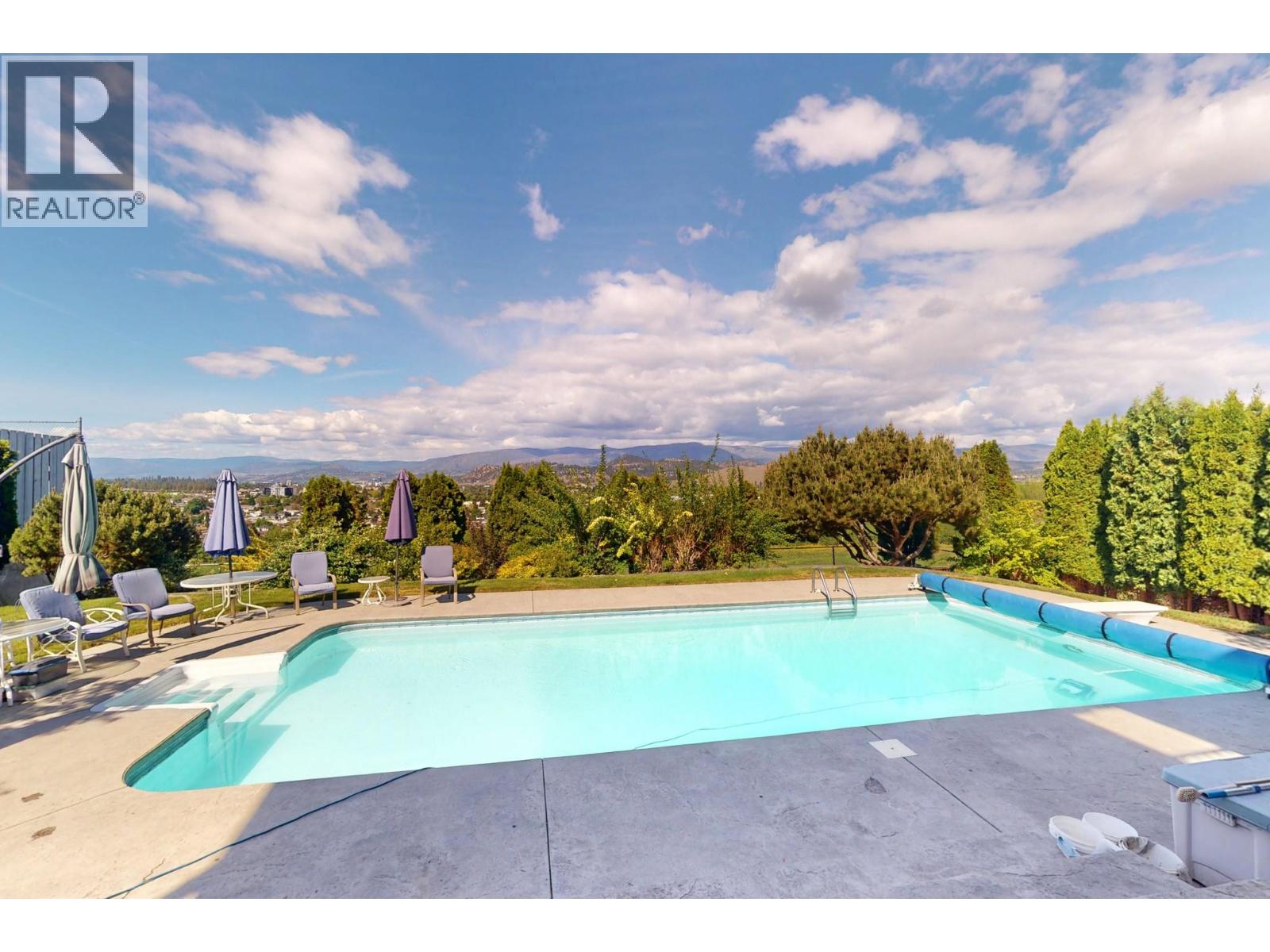 460 El Camino Road - 36