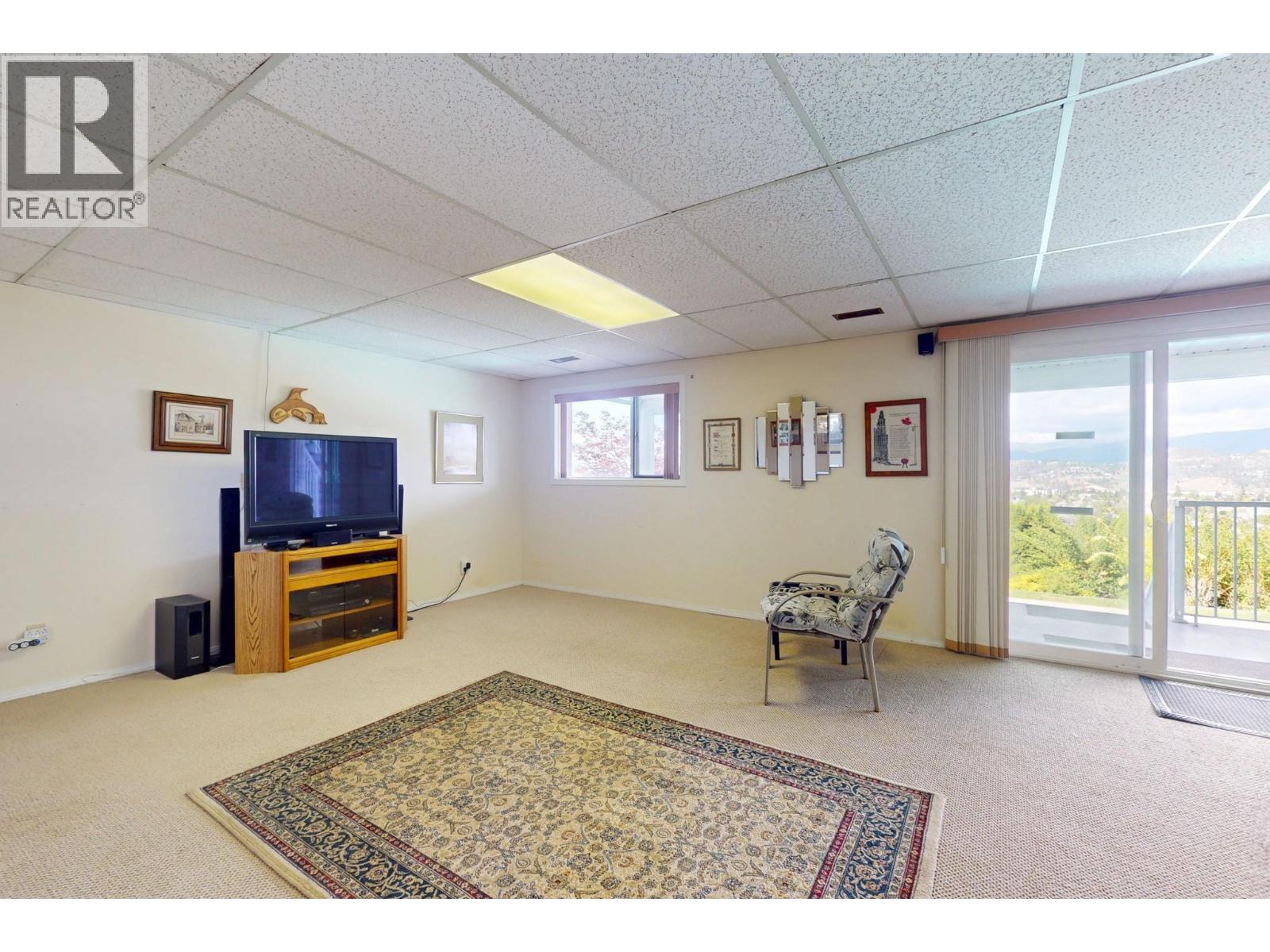 460 El Camino Road - 28