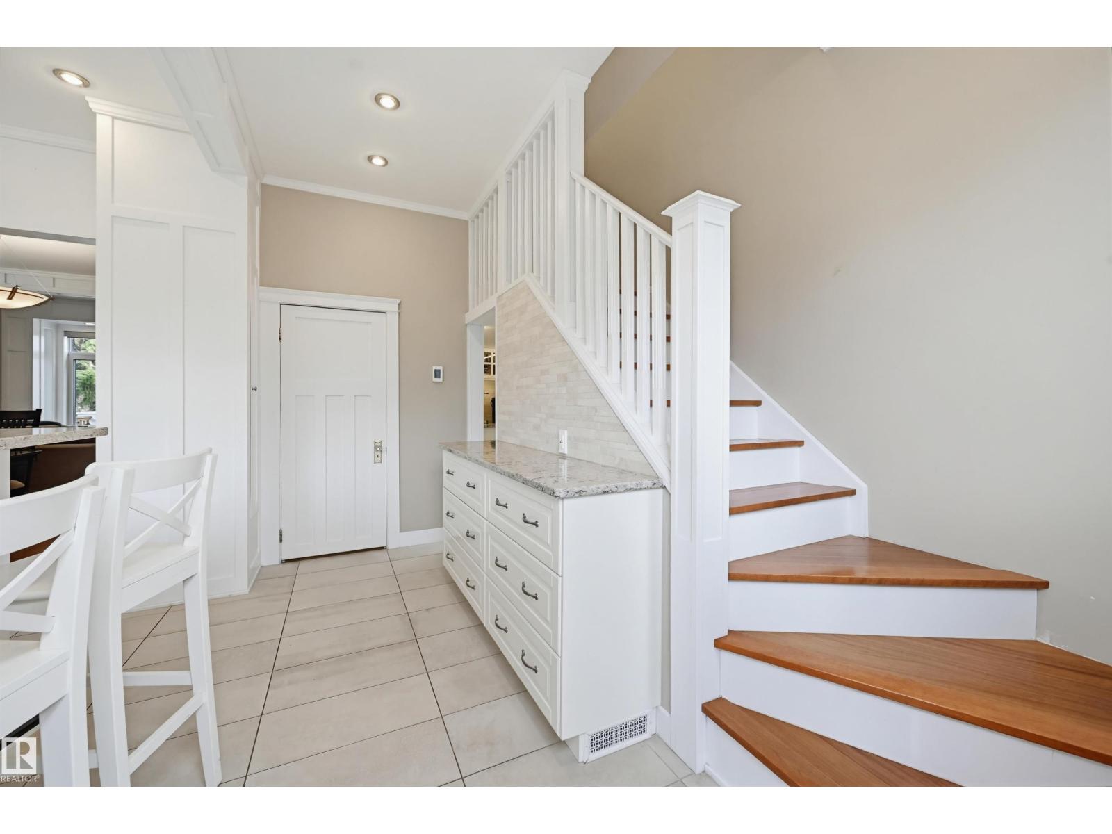 10813 74 AV NW - 31