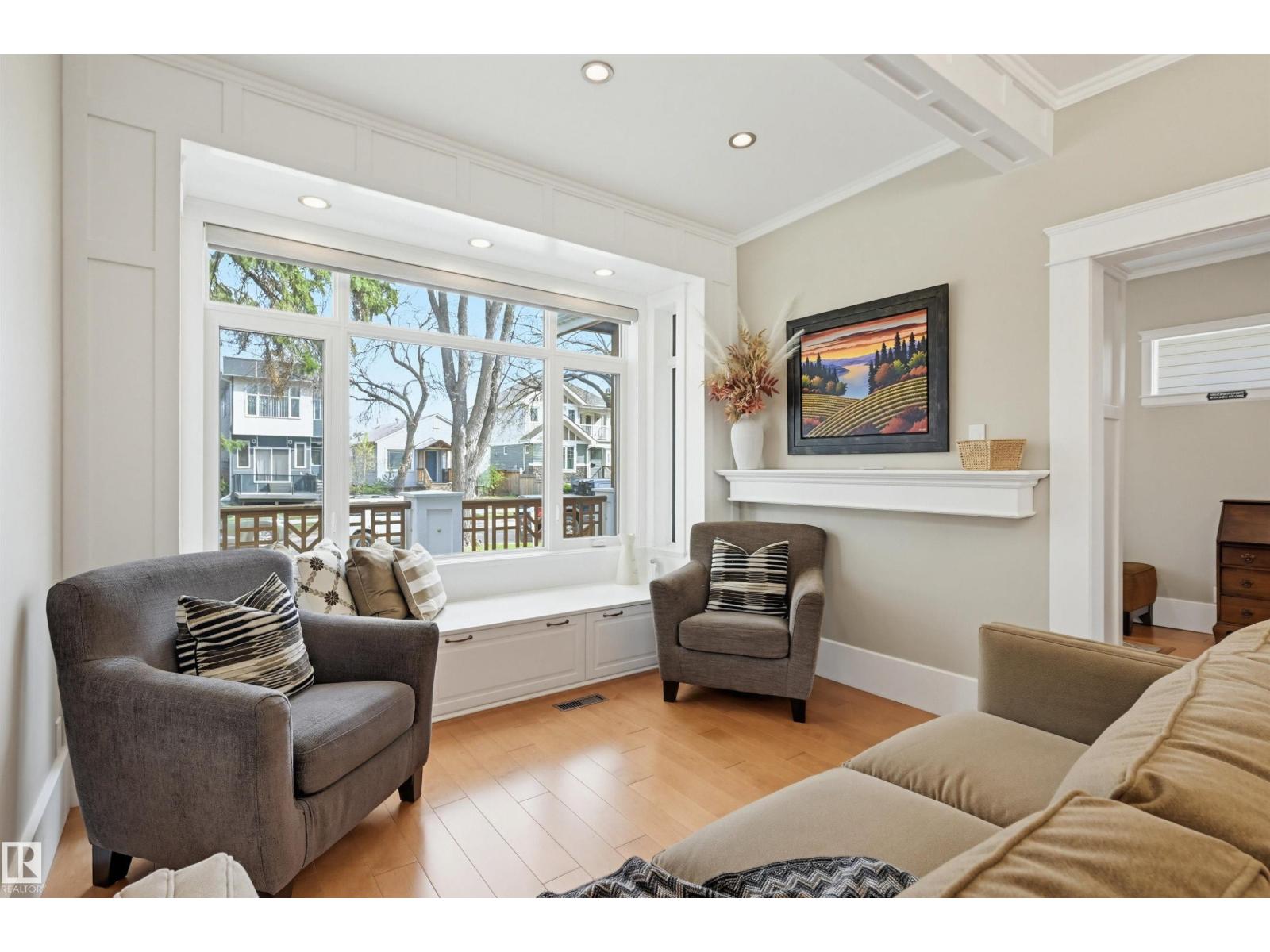 10813 74 AV NW - 10