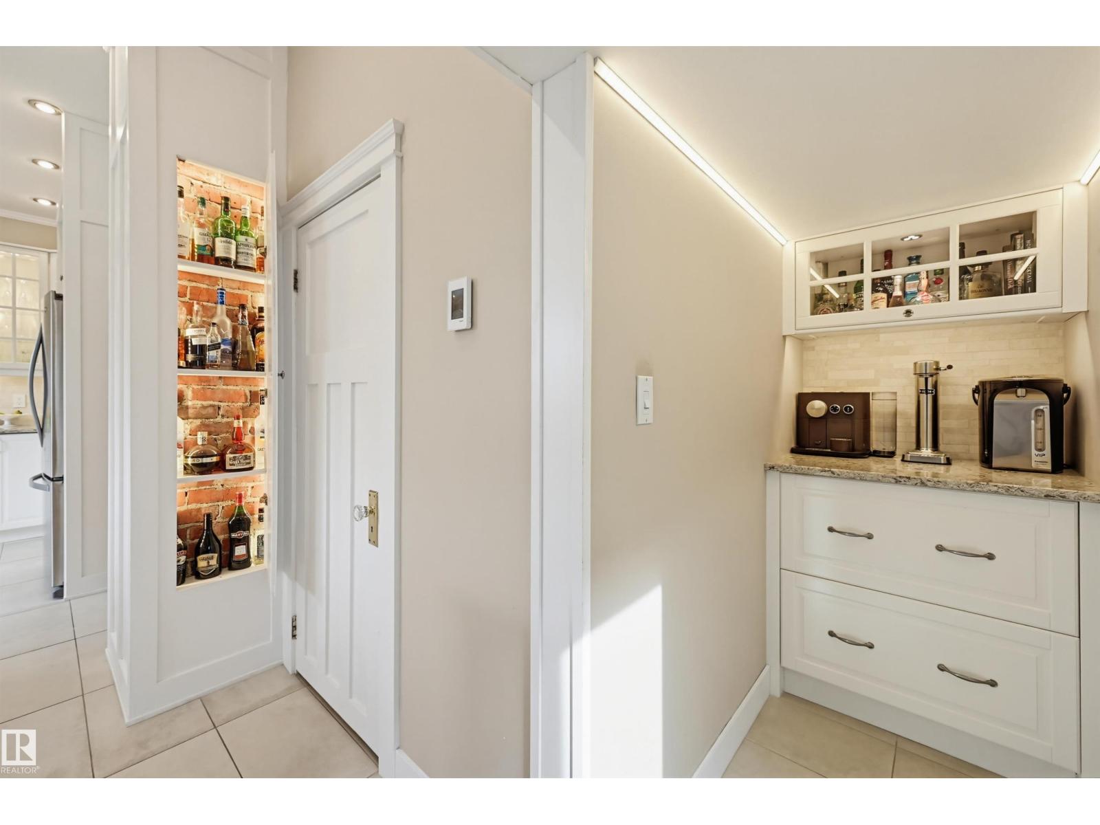 10813 74 AV NW - 29