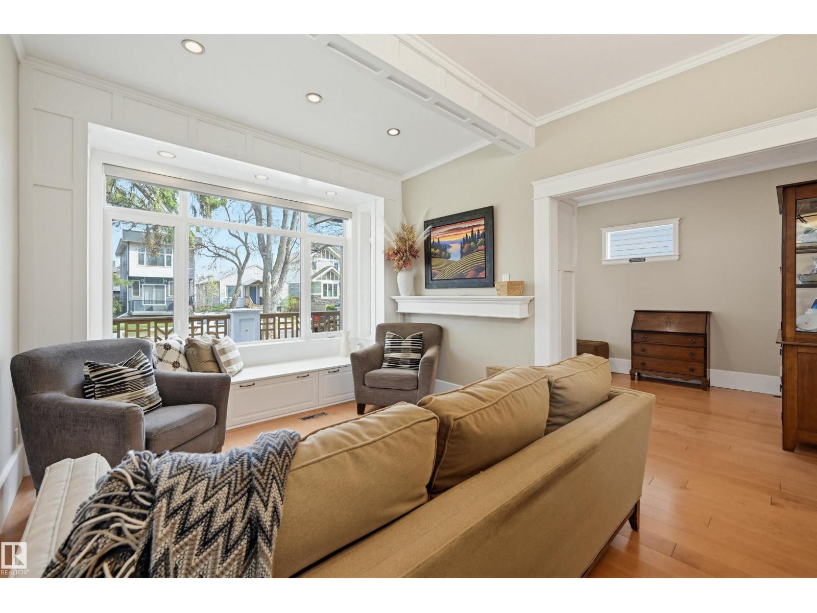 10813 74 AV NW - 9
