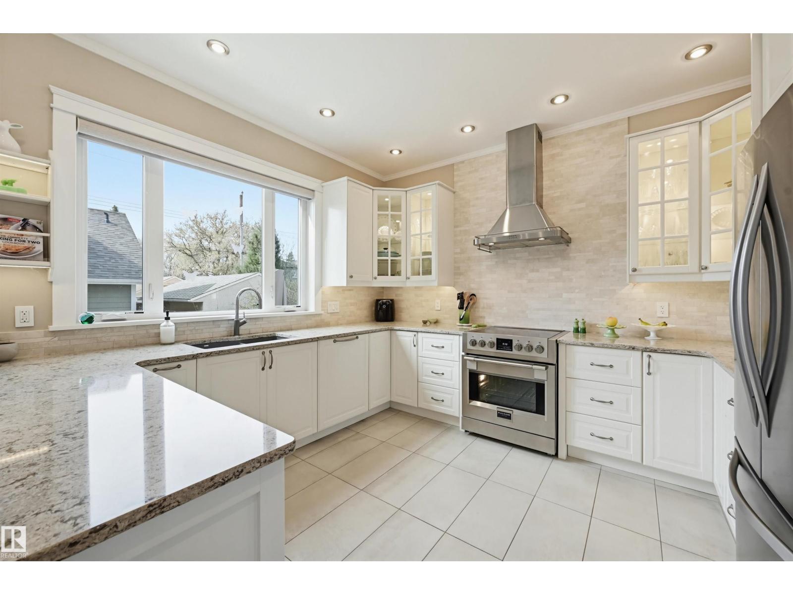 10813 74 AV NW - 19