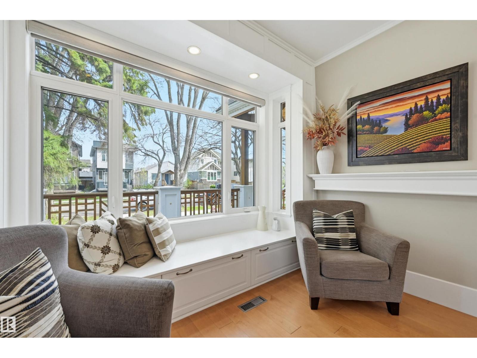 10813 74 AV NW - 12