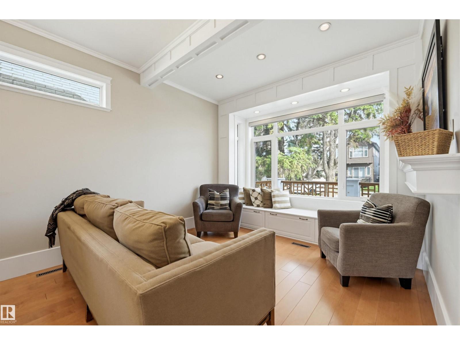 10813 74 AV NW - 13