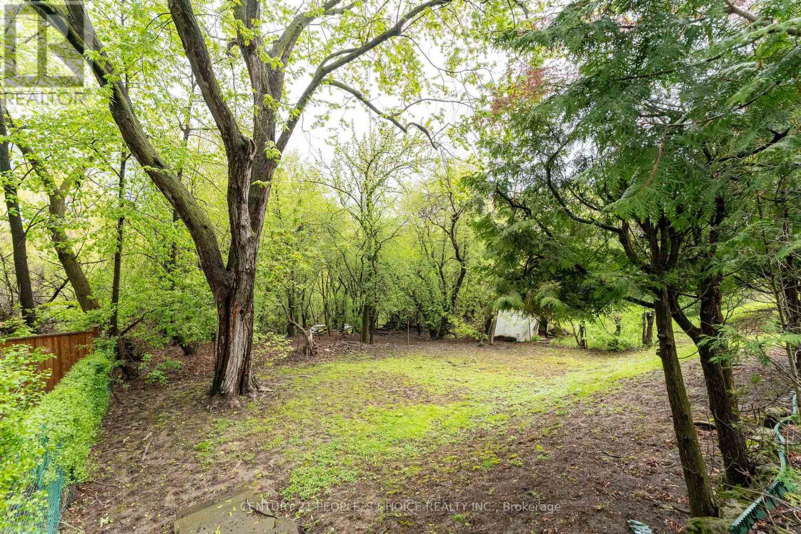 82 HADRIAN DRIVE - 43