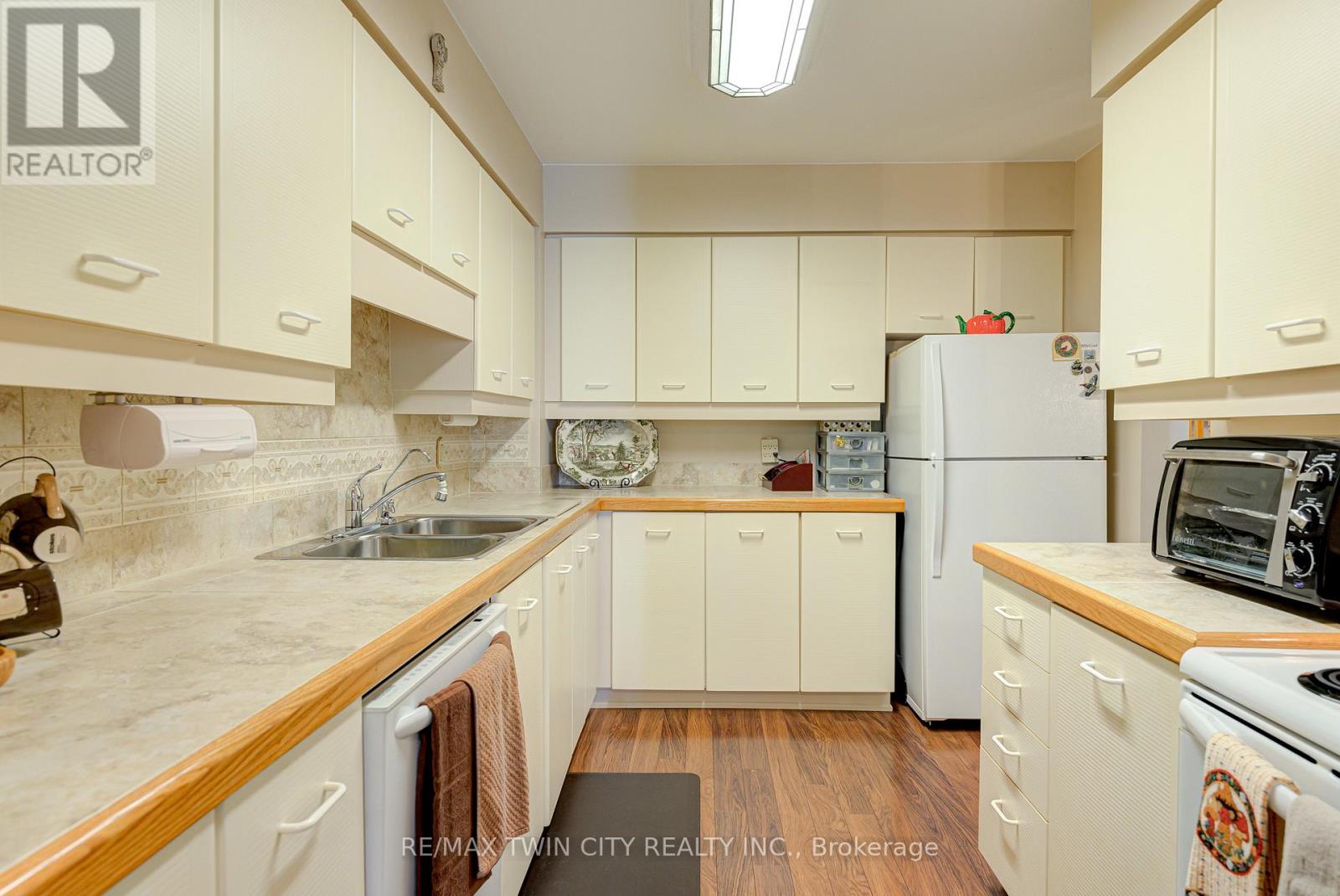#12 523 BEECHWOOD DRIVE - 10