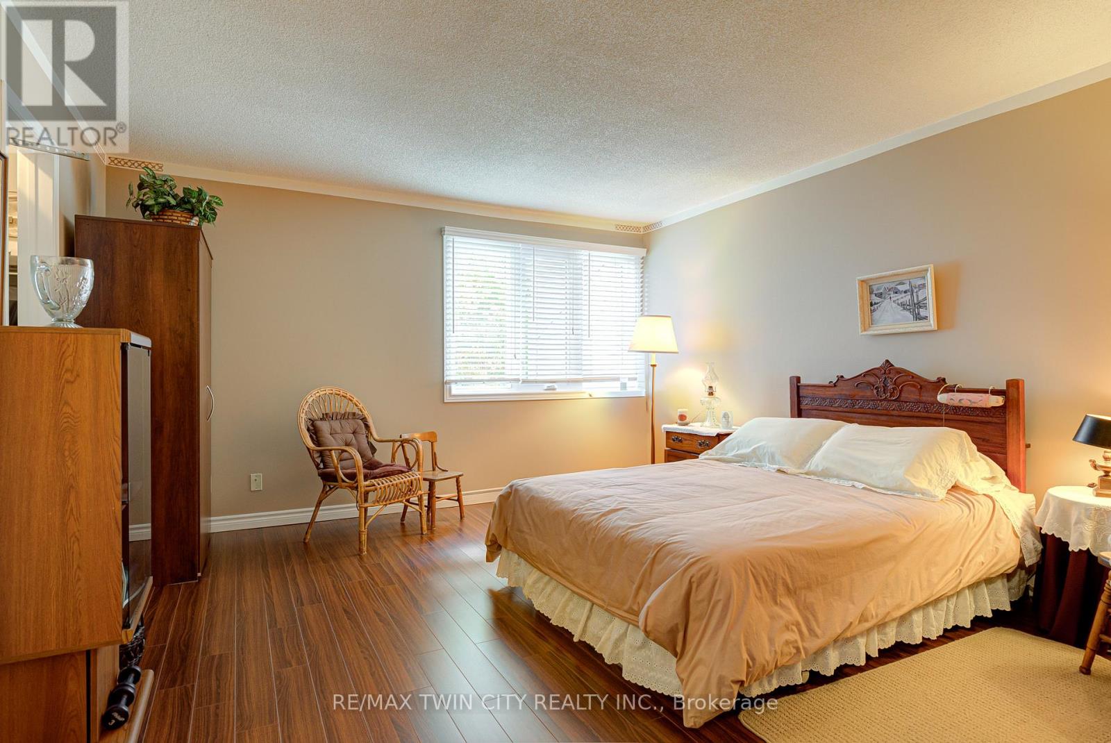 #12 523 BEECHWOOD DRIVE - 17