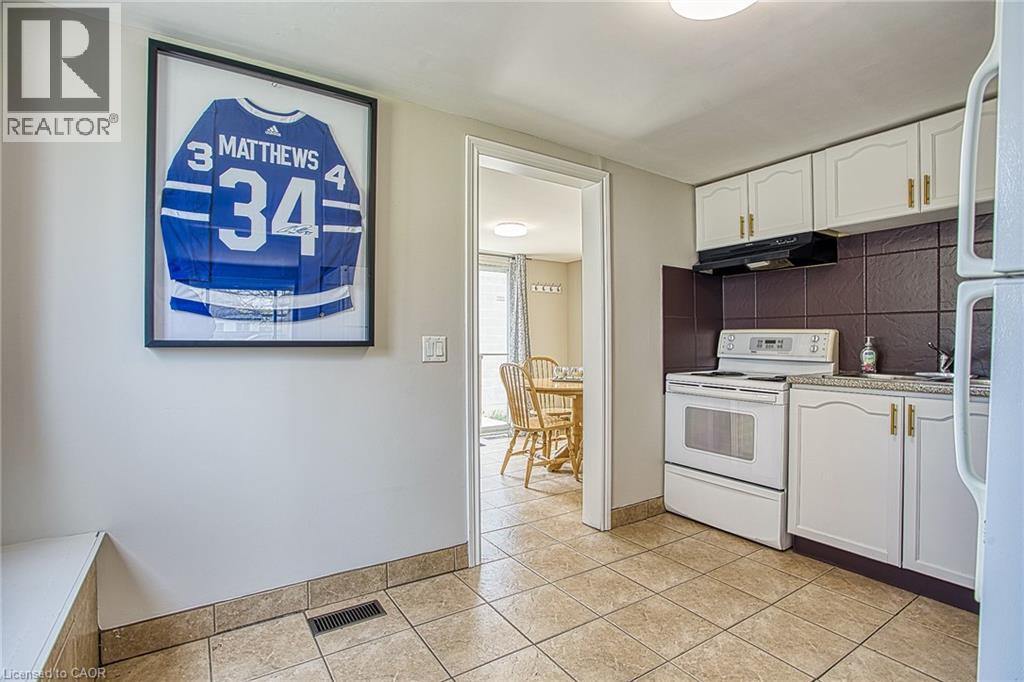 727 BARTON Street - 10