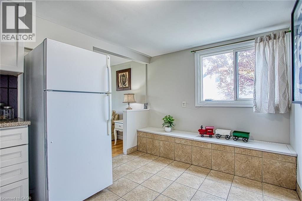 727 BARTON Street - 12