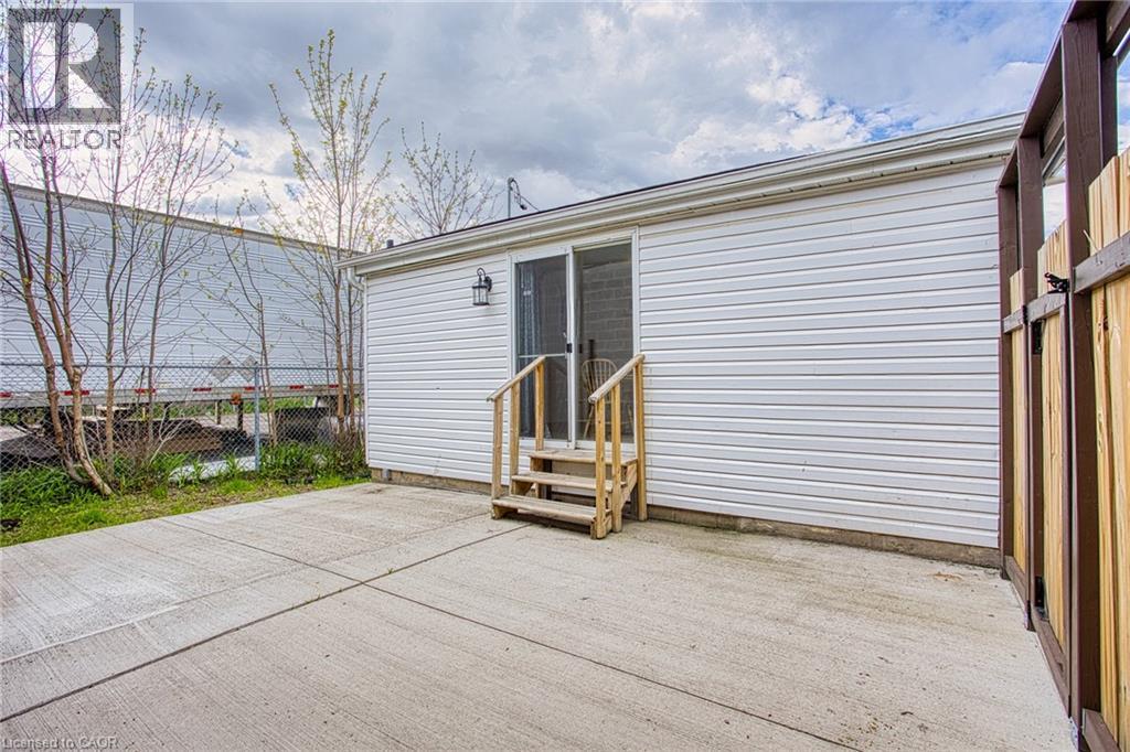 727 BARTON Street - 16