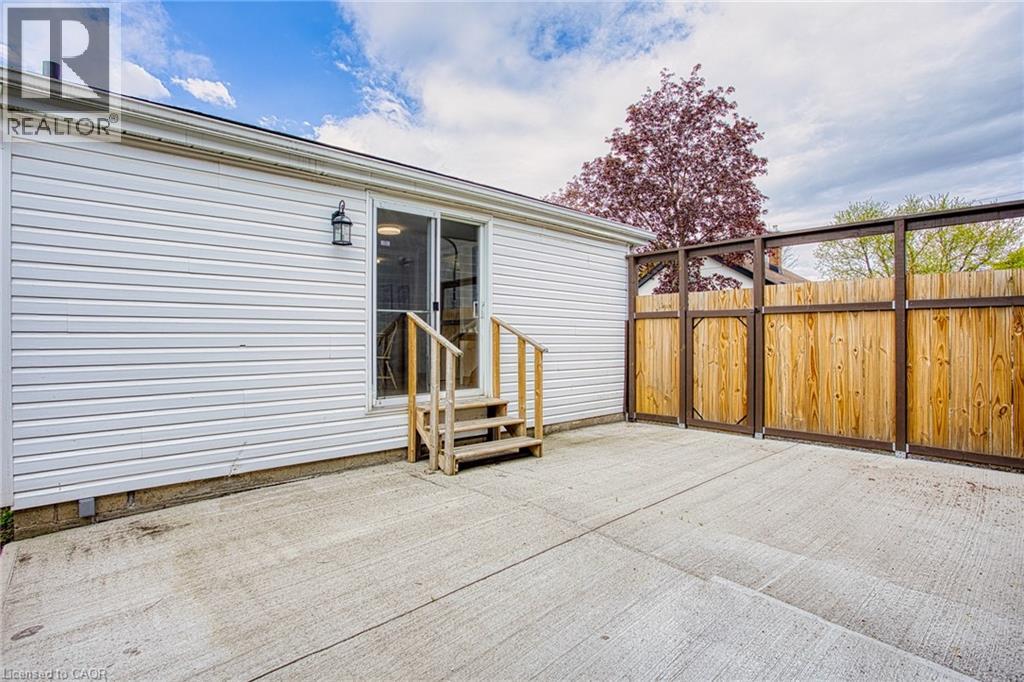 727 BARTON Street - 17