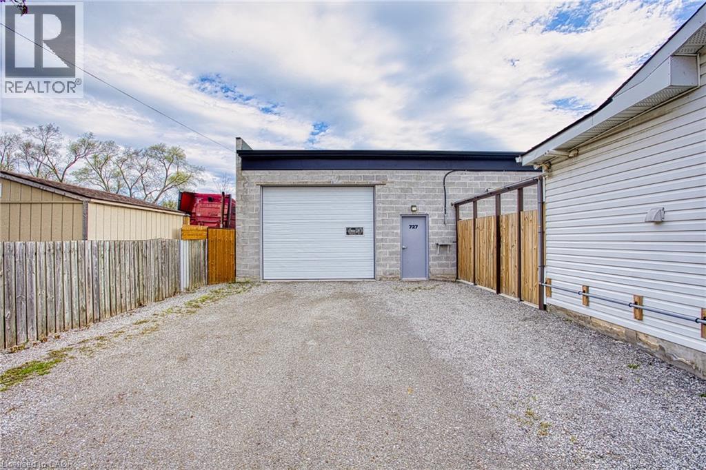 727 BARTON Street - 18