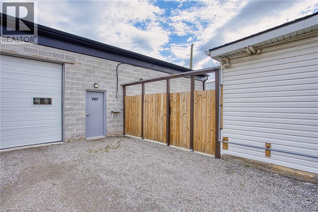 727 BARTON Street - 19