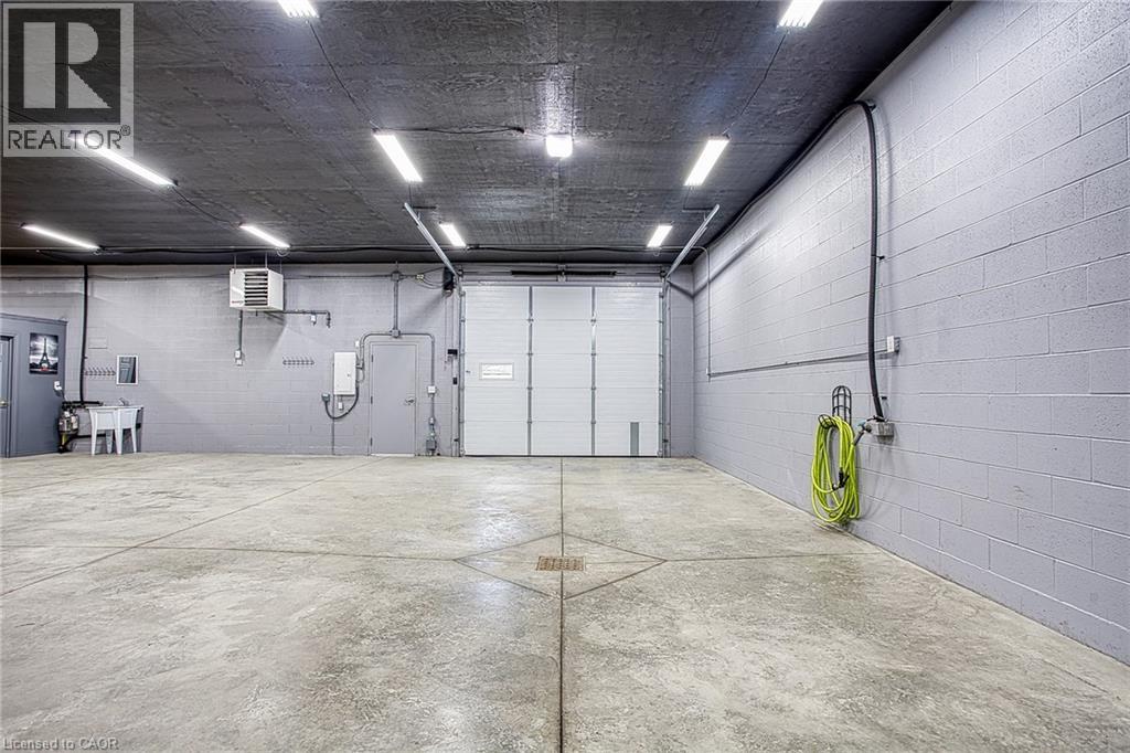 727 BARTON Street - 24