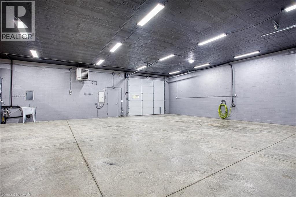 727 BARTON Street - 25