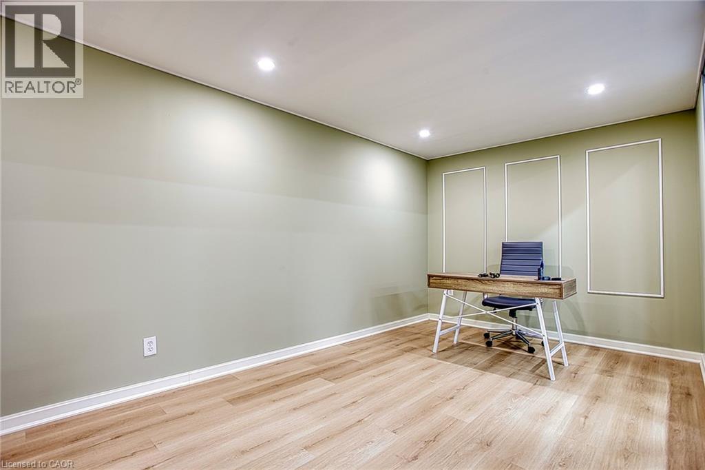 727 BARTON Street - 26