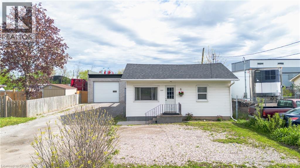 727 BARTON Street - 3