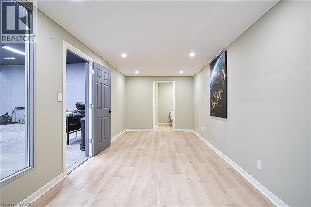 727 BARTON Street - 31