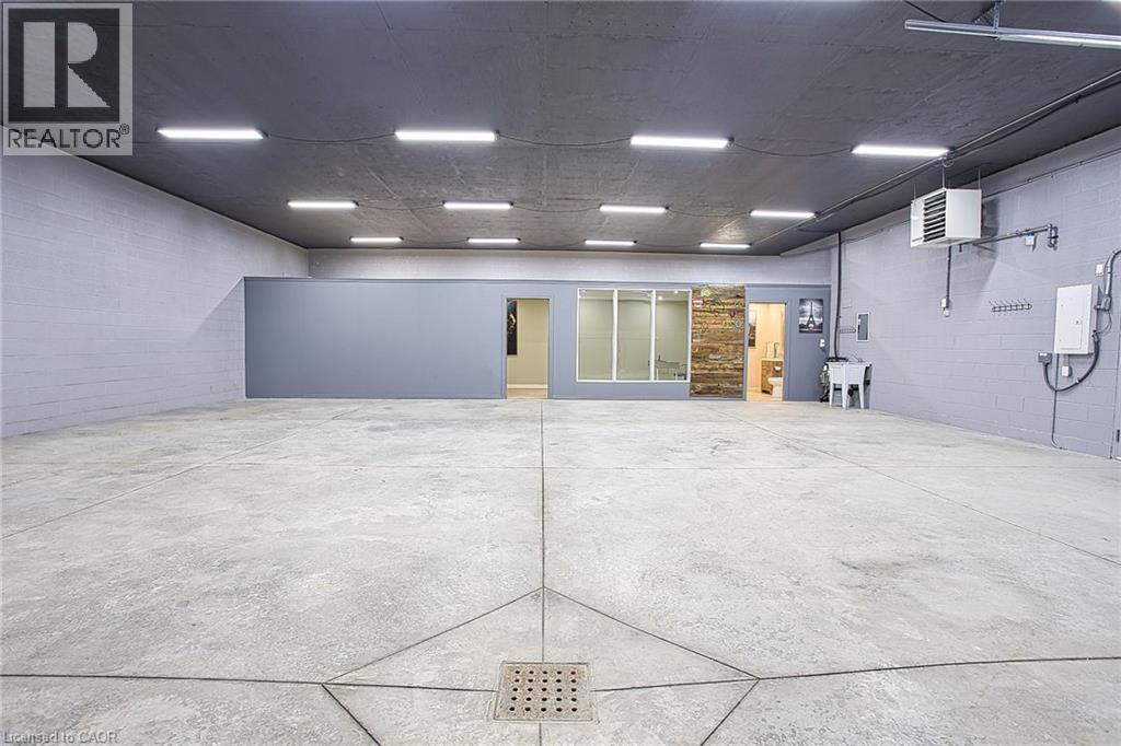 727 BARTON Street - 33