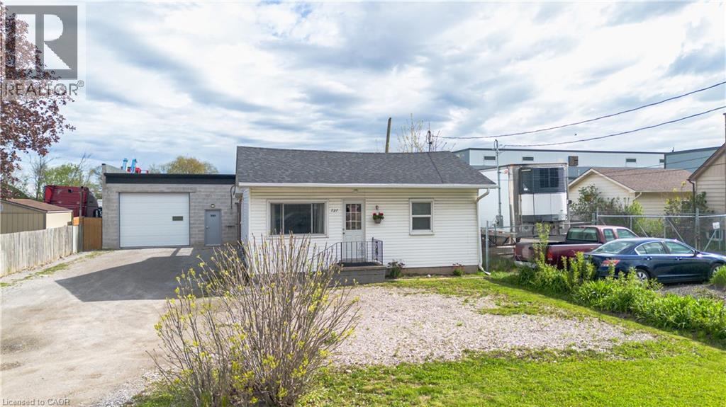 727 BARTON Street - 34