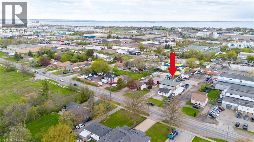 727 BARTON Street - 38