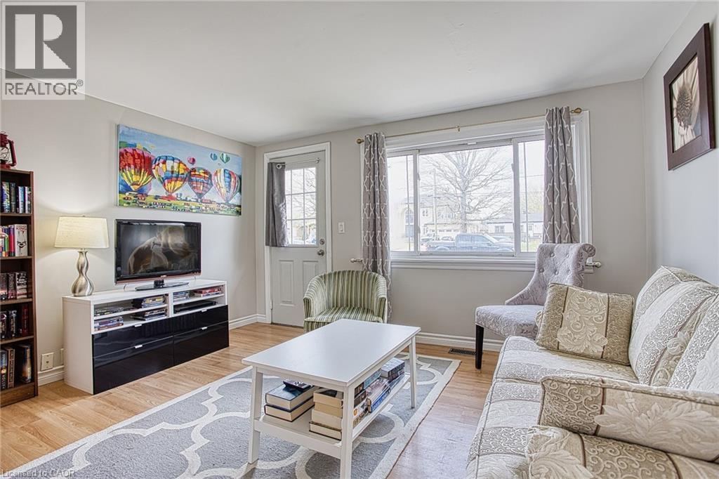 727 BARTON Street - 6