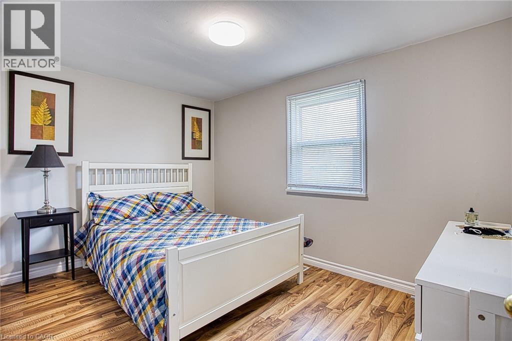 727 BARTON Street - 8