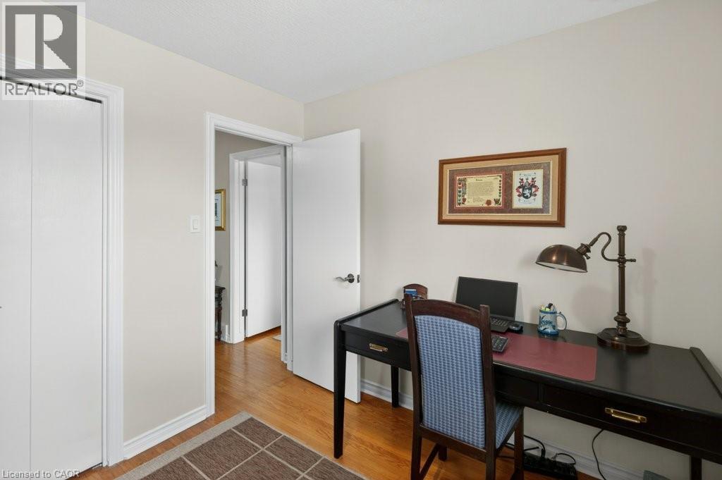 4 CAMELOT Drive, Hamilton, Ontario, L8V2L2 — Photo 11