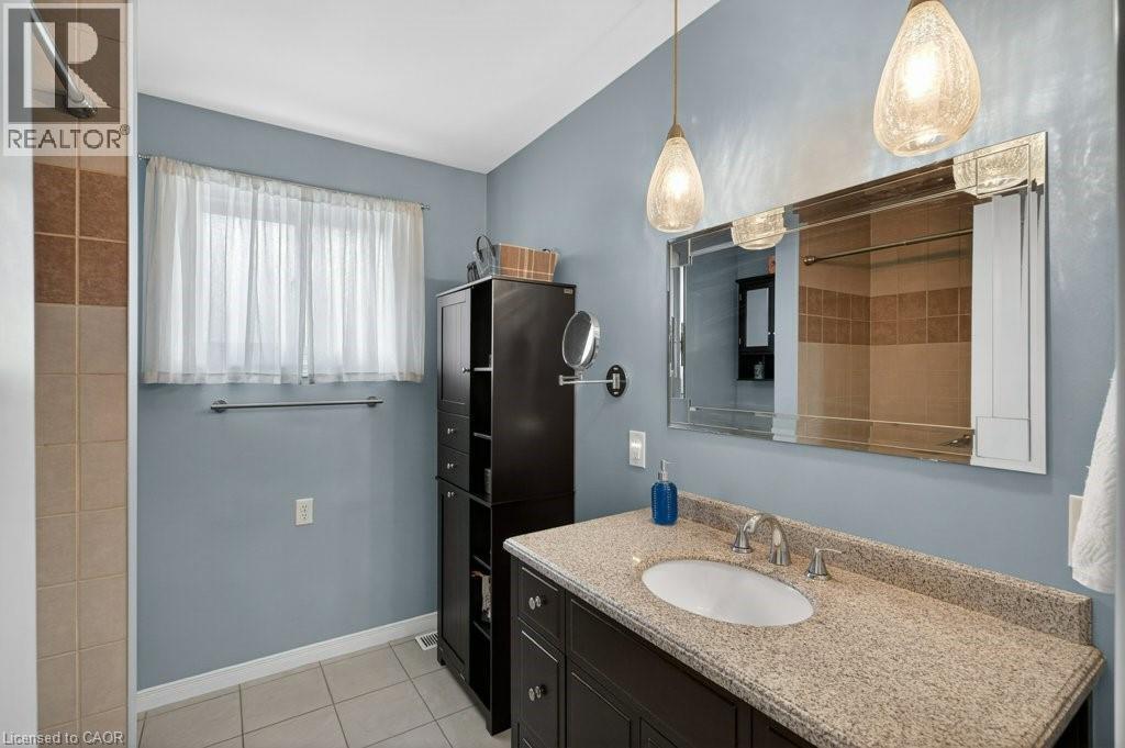 4 CAMELOT Drive, Hamilton, Ontario, L8V2L2 — Photo 23