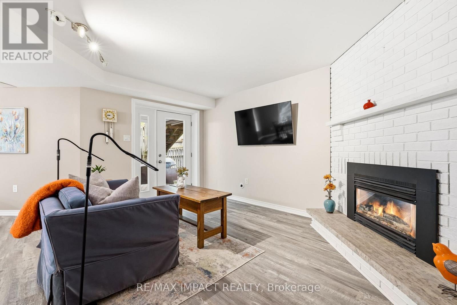 293 BLUE HERON DRIVE - 32