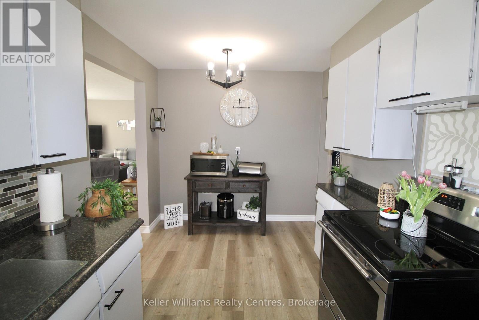 587 11TH STREET - 10
