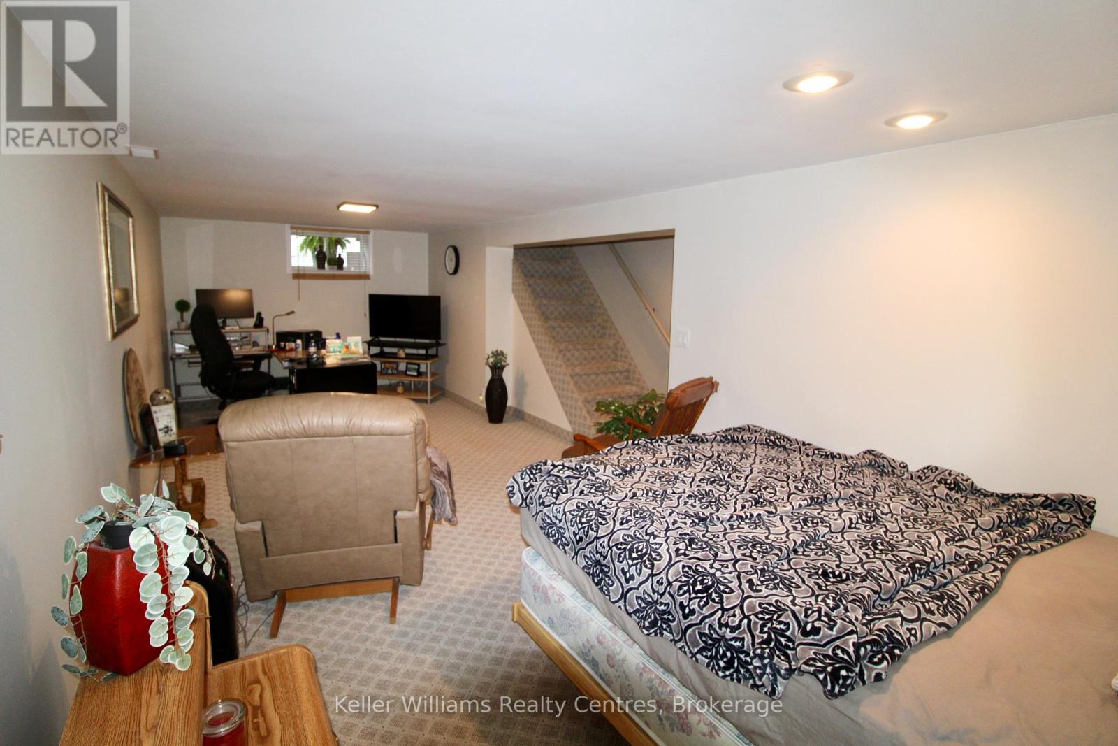 587 11TH STREET - 21