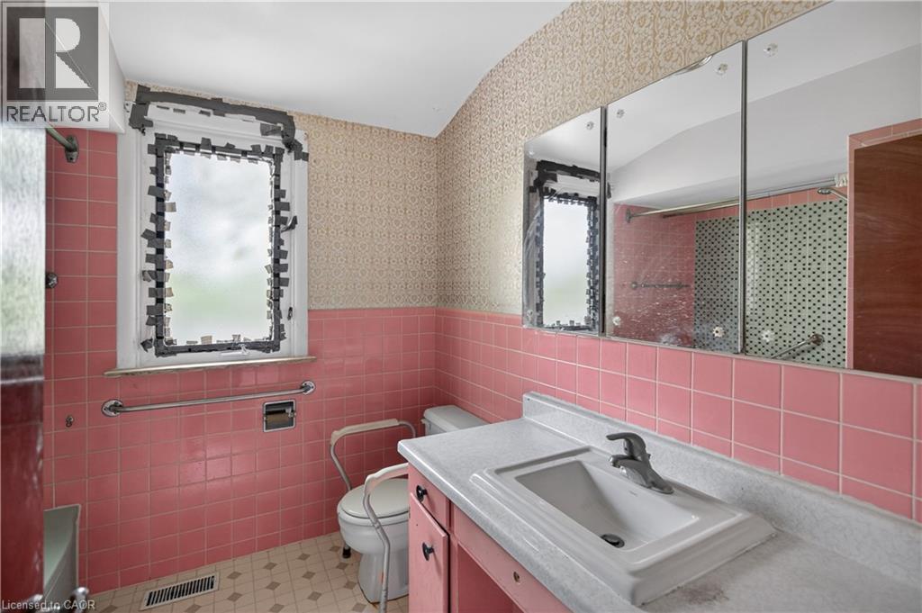 39 WEST 21ST Street, Hamilton, Ontario, L9C4M6 — Photo 9